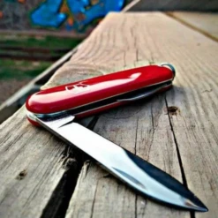 Victorinox Waiter - Red -Camping And Hiking 0.3303 5 600x600 767c1f14 19e9 47fb 80ad 9be3f1bcce08