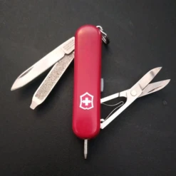 Victorinox Signature Lite - Red -Camping And Hiking 0.6226 4 600x600 1cfb821d a129 4e09 82a7 0da78b2e2f3a