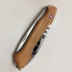 Victorinox Ranger Wood - Walnut -Camping And Hiking 0.9561.63B1 7 600x600 b4e6a1fa b161 40d9 9cc1 b976785d3df2