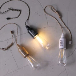 Post General Hang Lamp Type1 -Camping And Hiking 02 f1856d16 98b4 4d74 98ce 7d0d9288f9cf